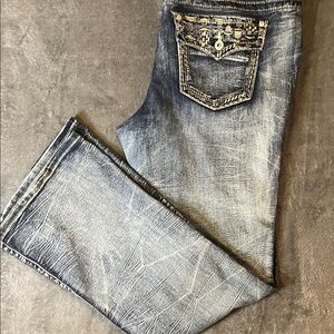 Ariya Distressed Blue Jeans WithSequins and Designs. Size 15/16